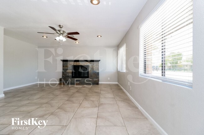 Photo - 806 E El Caminito Dr