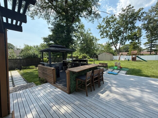 Photo - 684 Pfingsten Rd