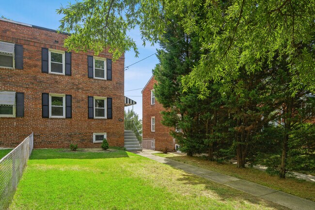 Photo - 5053 11th St NE