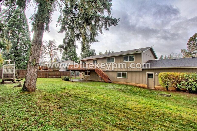 Photo - Newly Remodeled 5 Bed, 2 Bath Home with RV/Boat Parking in Oregon City