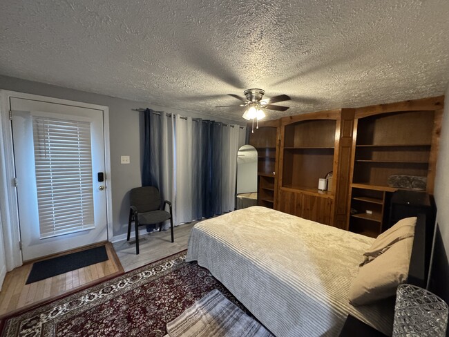 Photo - 7445 Carver Rd