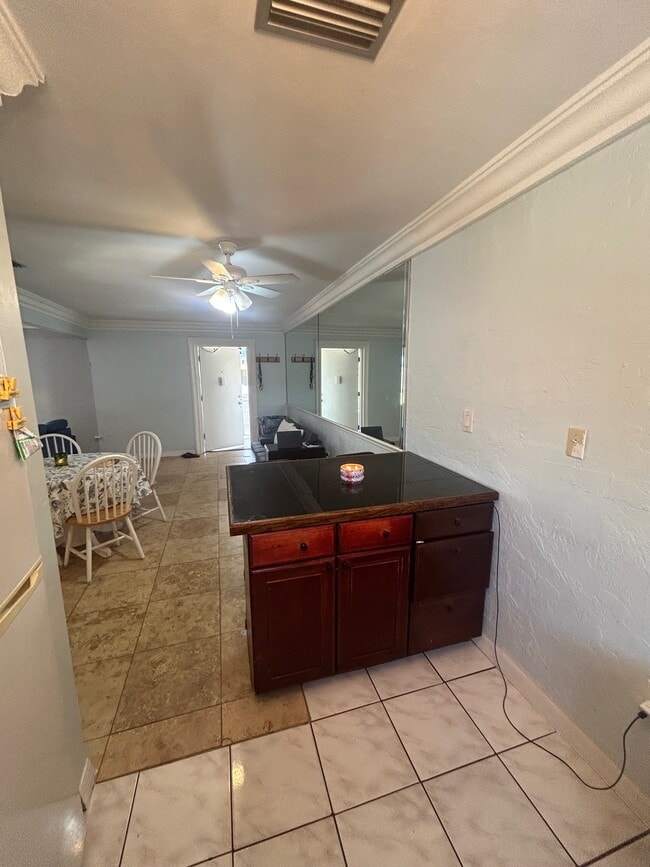 Photo - 4923 Vincennes Ct Unidad 12