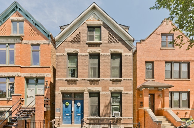 Building Photo - 2139 N Oakley Ave Rental
