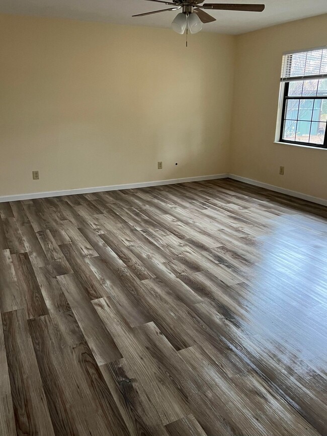 Photo - 1749 Stinking Creek Rd