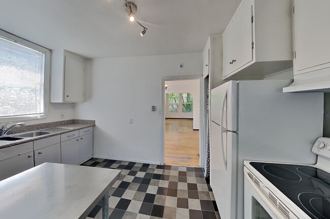 Photo - 1716 Marin St Unidad 1716 Marin