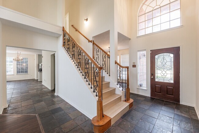 Photo - 2515 Falcon Ridge St