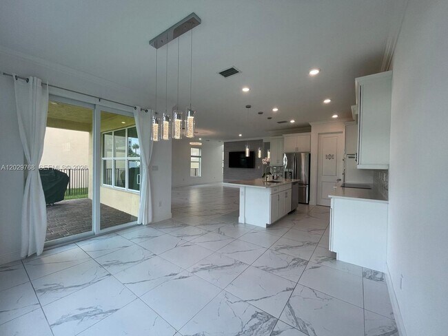 3990 Pelicano Way