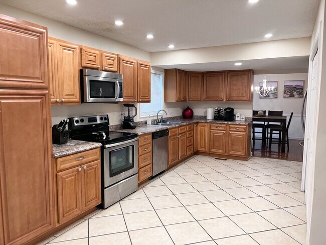 Photo - 1972 Canterbury Square