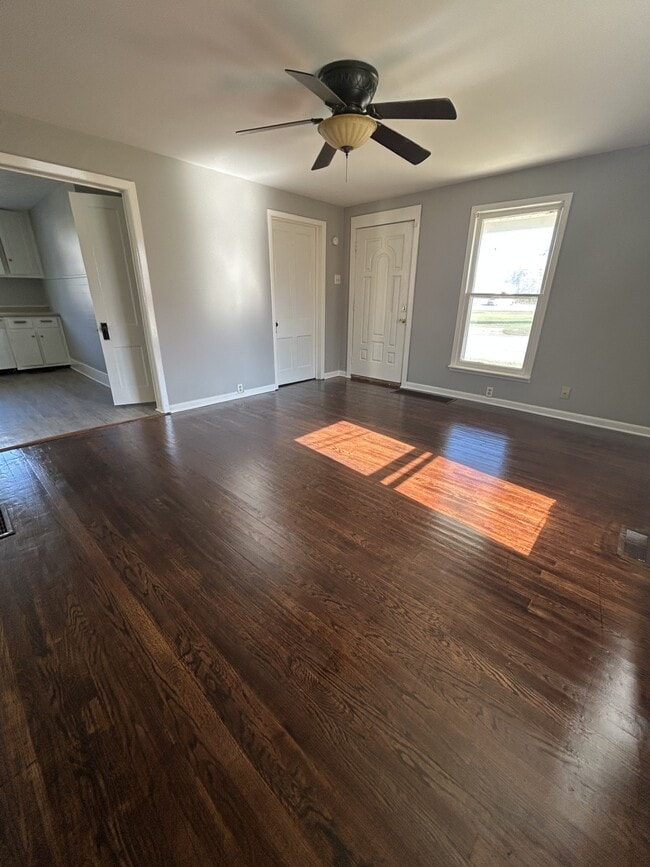 Photo - 1015 N Main St