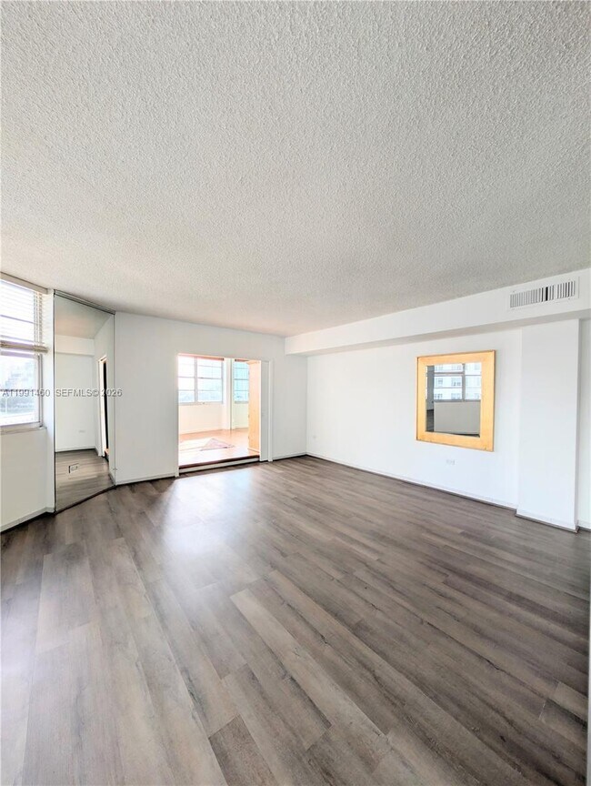 Photo - 905 Brickell Bay Dr Unidad 531