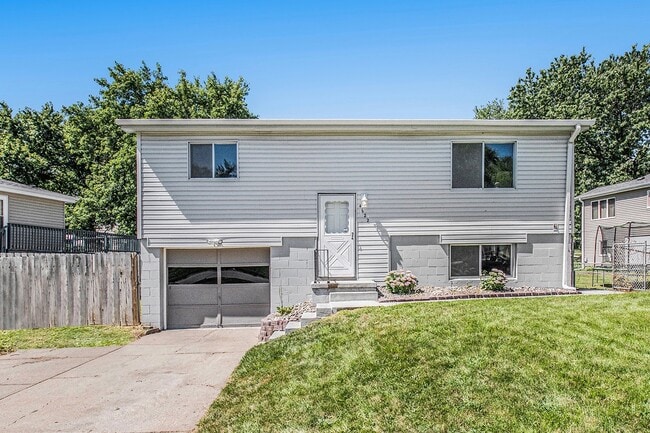 Building Photo - 4622 Parkview Dr