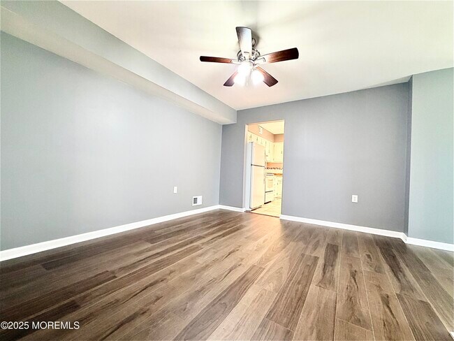 Photo - 304 Wellington Pl