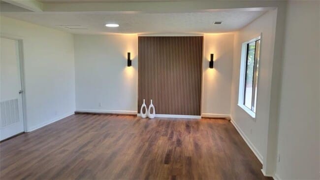 Photo - 389 Rosser Rd