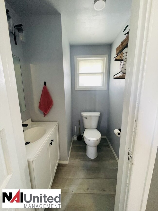 Photo - 5 bedroom, 2.5 bath home located on the We...