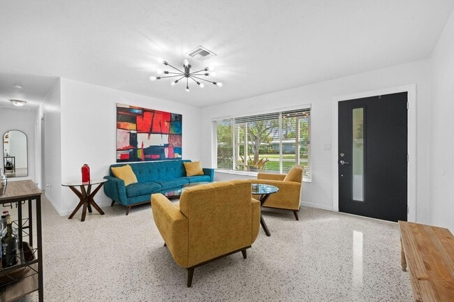 Photo - 409 NW 27th St