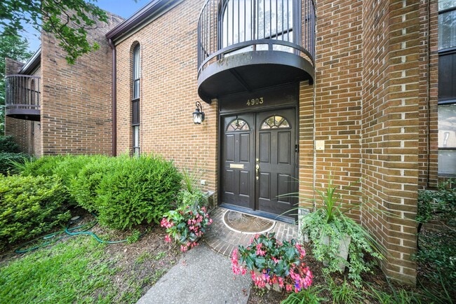 Photo - Spacious 2 -story townhome in the heart of...