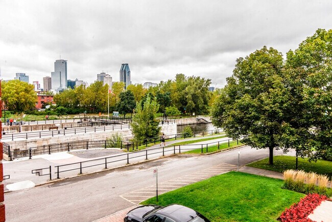 Photo - 149 Av. Atwater Unit ID1261776P