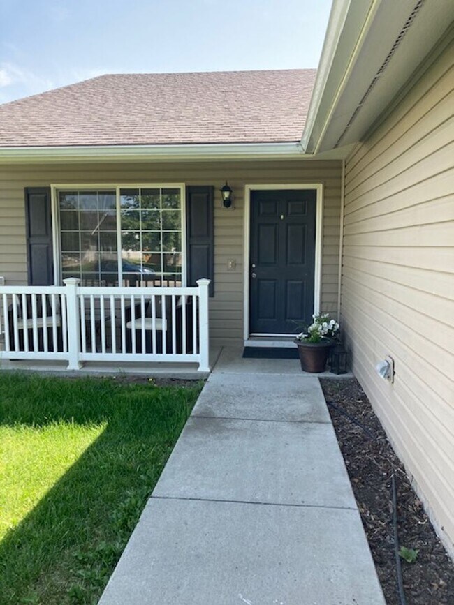 Photo - Lovely tri-level 4 bedroom 2 bath home in the Woodbridge Community of Post Falls!