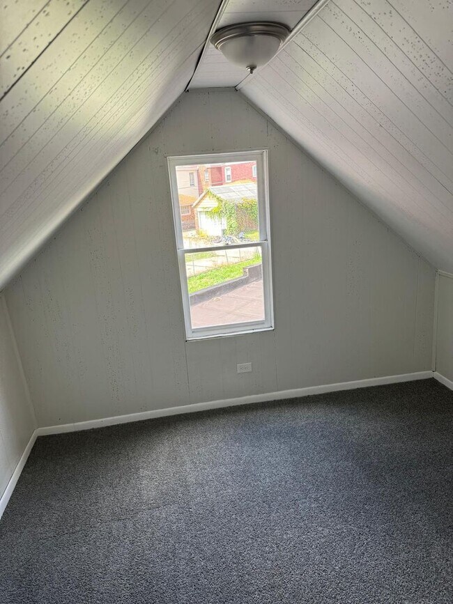 Photo - 2050 Monongahela Ave Unidad 2