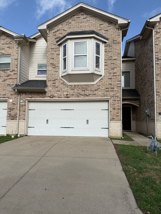 Building Photo - 2802 Pasadena Ln