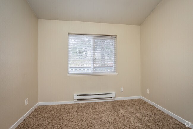 1BR, 1BA - 775SF