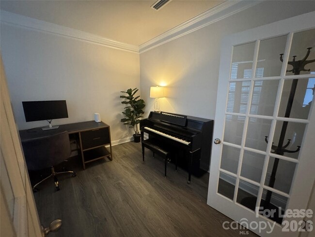 Photo - 1058 Thoroughbred Dr.