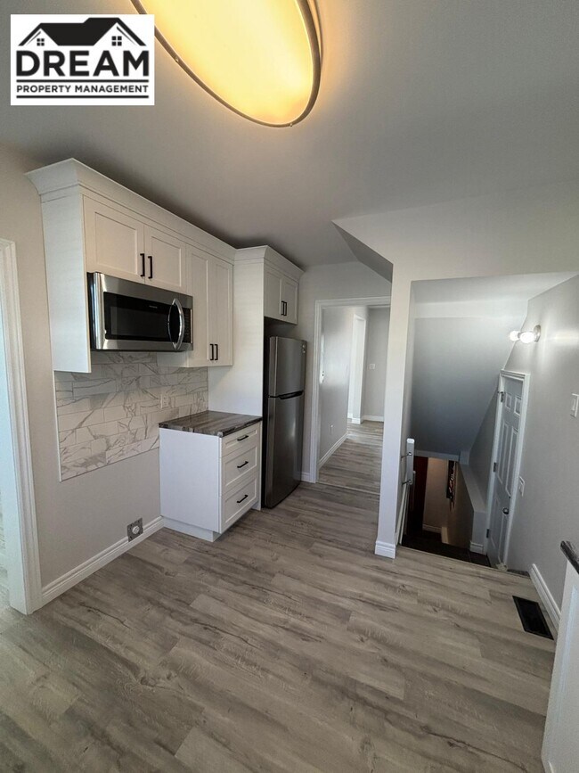 Photo - 210 Ross Ave