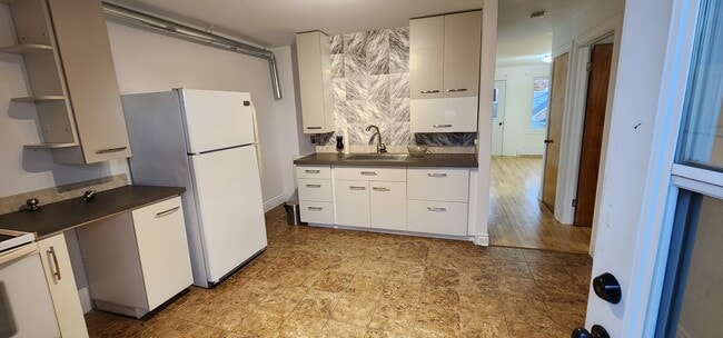 Building Photo - 5125 Rue Perras