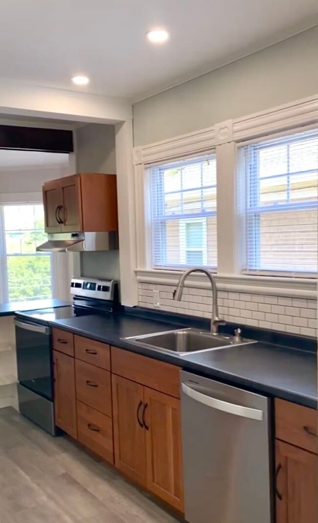 Building Photo - 71 Arsenal St Unit 2