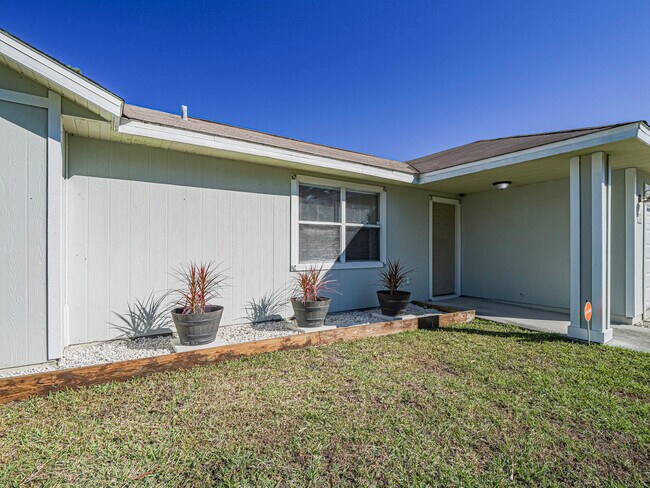 Photo - 756 18th Pl SW