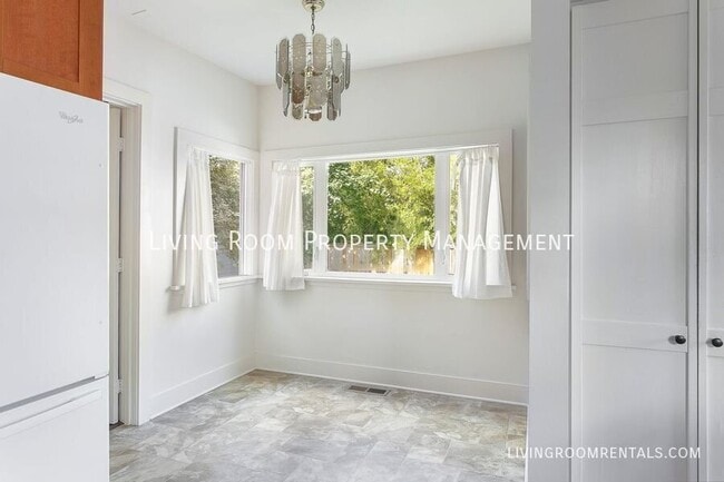 Photo - 6813 N Michigan Ave
