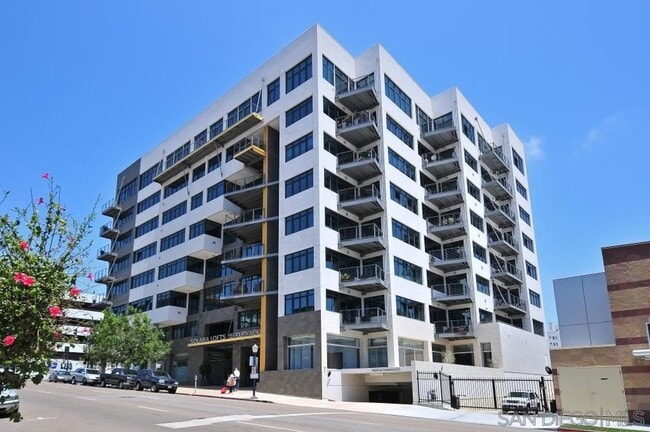 Photo - 2 bedroom downtown, 2 bath and 2 parking spaces.  View! (Solara Lofts)