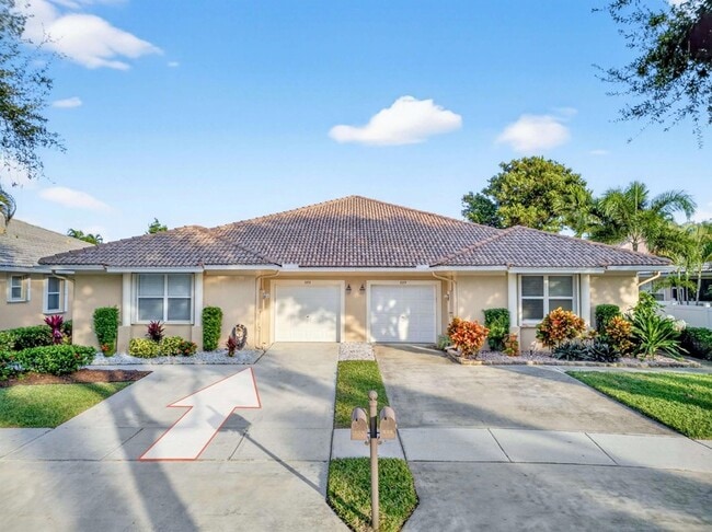 Photo - 233 W Coral Trace Cir