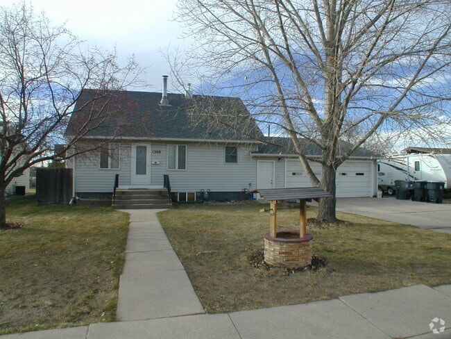 Building Photo - House For Lease