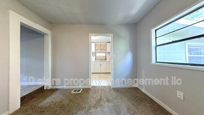 Photo - 706 E Lake Ave