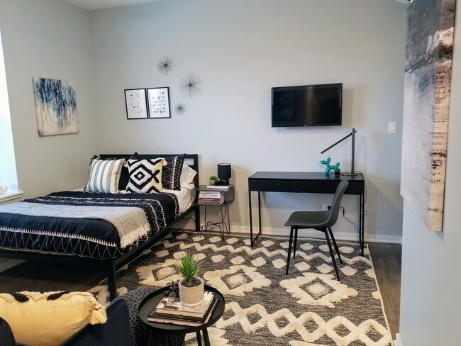 Photo - 5240 N Winthrop Ave Unit 315