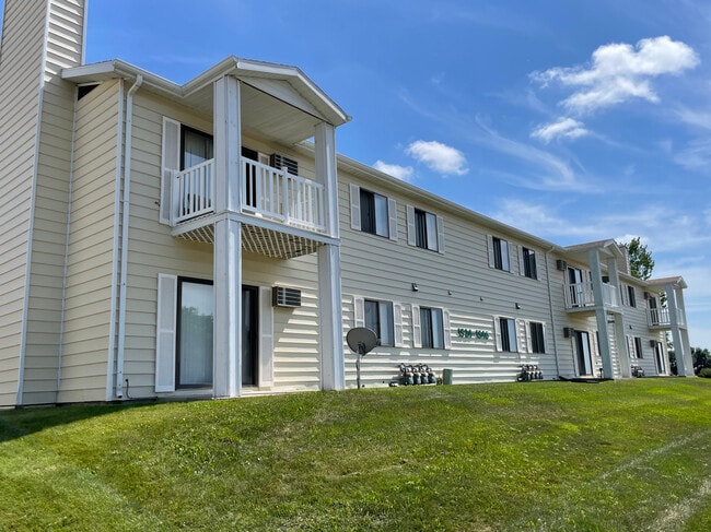 Glacial Manor - Glacial Manor Apartments