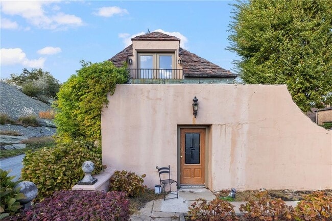 Building Photo - 216 Gray Craig Rd Unit Cottage