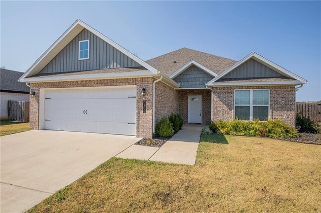 Building Photo - 1013 Estes Dr