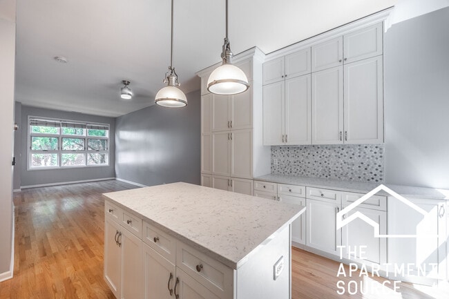 Photo - 855 W Erie St Unidad 119