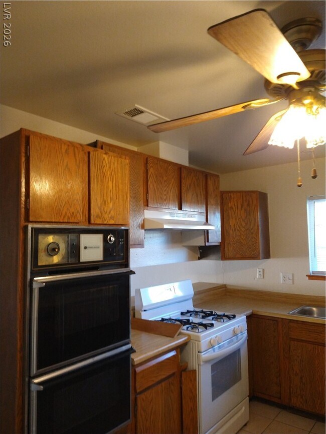 Photo - 212 Bradshaw Way