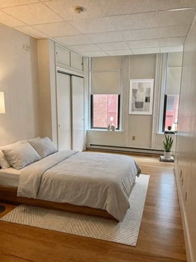 Photo - 272 Newbury St