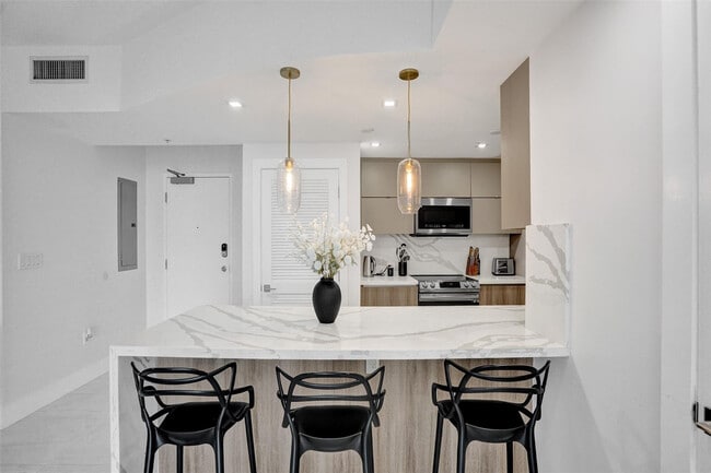 Photo - 3000 NE 188th St Unit 402