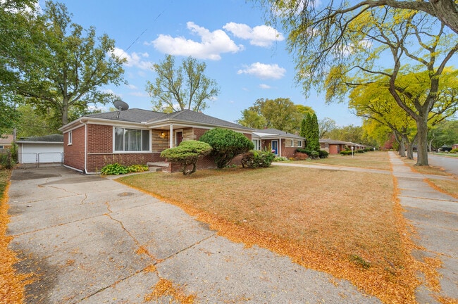 Photo - 21848 Sussex St