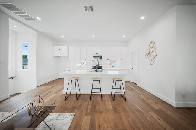 Photo - 1122 Hogan St