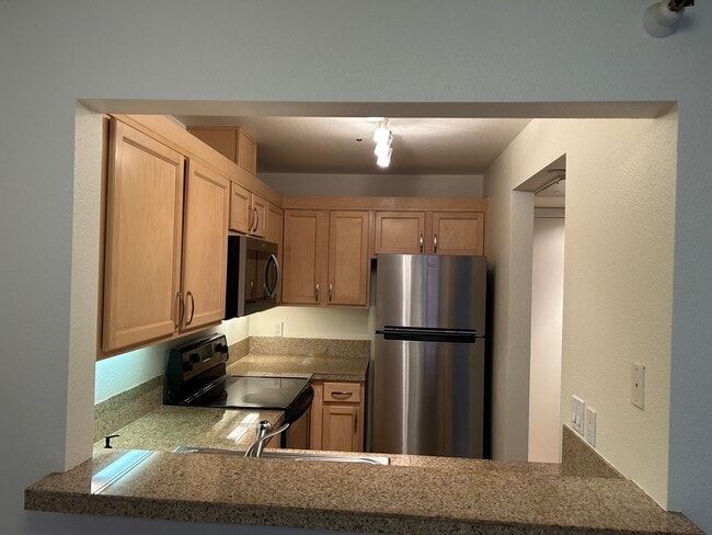 Kitchen - 1500 SW Park Ave Unit 306