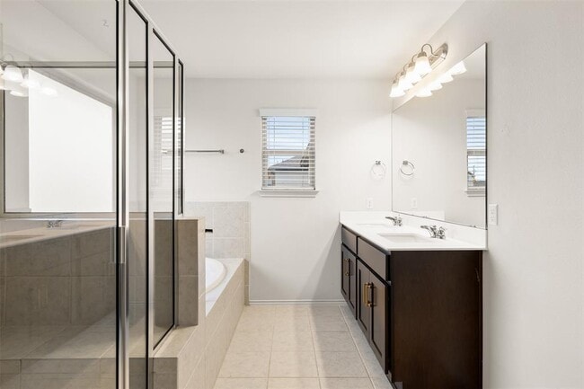 Photo - 3560 Pauling Loop