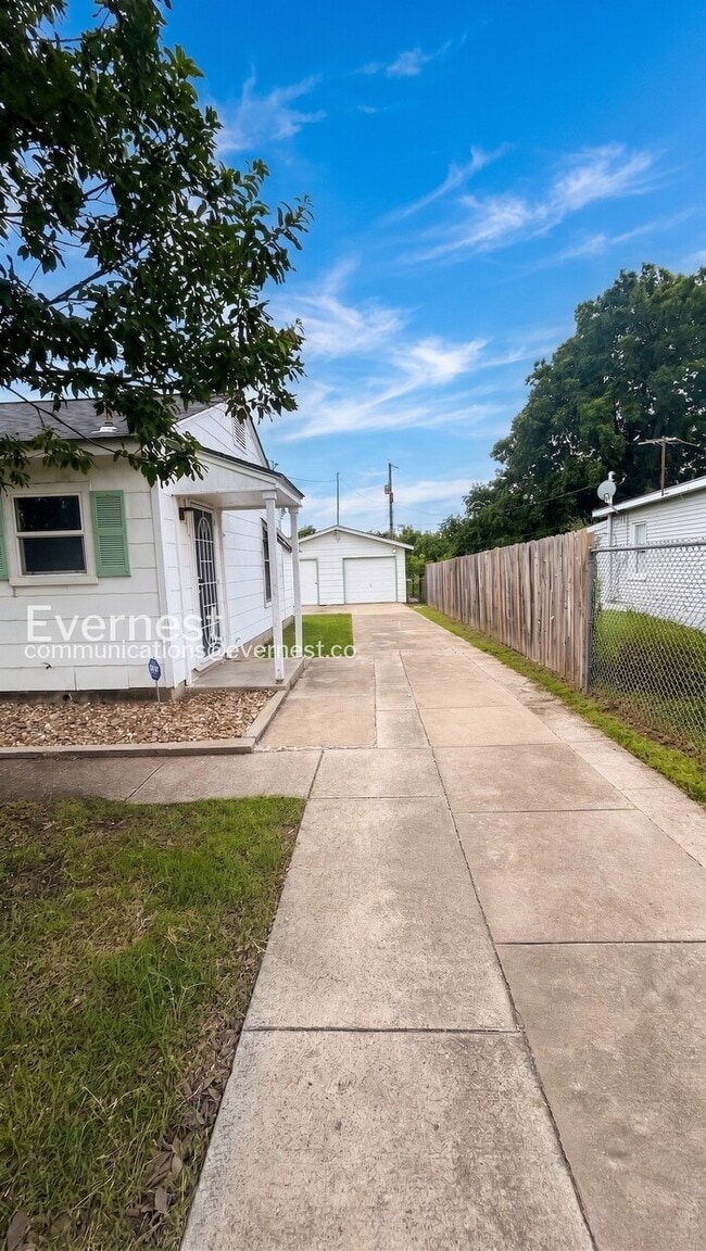 Photo - 118 Cravens Ave