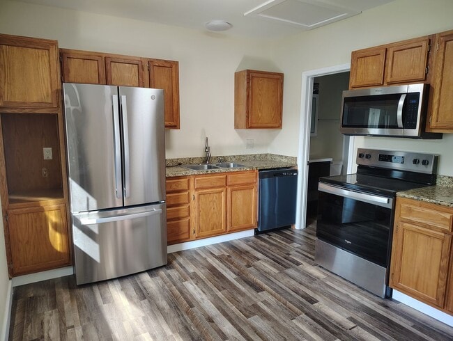 Building Photo - 250 Wilson St Unit Apt B