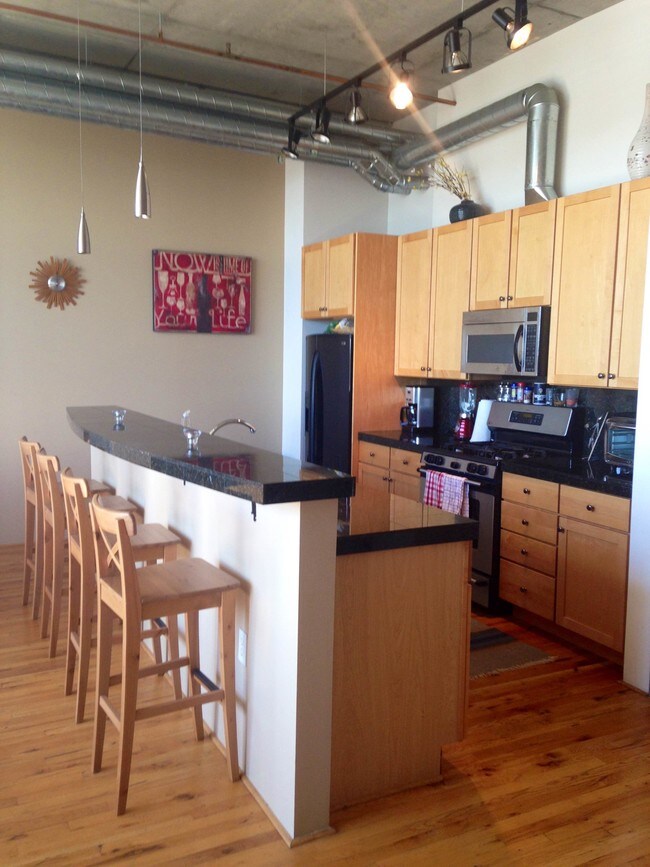 Kitchen/bar - 2899 Speer Blvd Unit 404